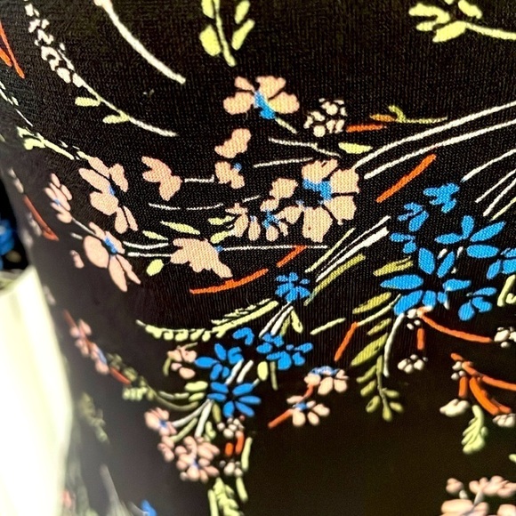 Ce Ce NWT Floral Bouquet Dress of Periwinkle Pink with flutter Sleeves SizeS - Picture 2 of 7